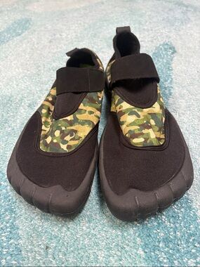 Newtz Swim Shoes, Sz 7/8